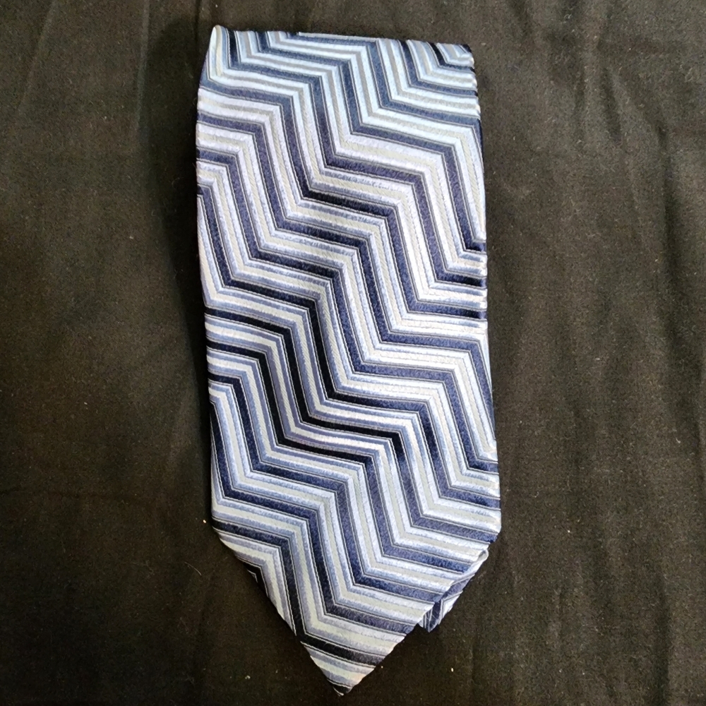 Vintage Ermenegildo Zegna Tie, 100% silk.  Blue and gray, 60x3.5 in.